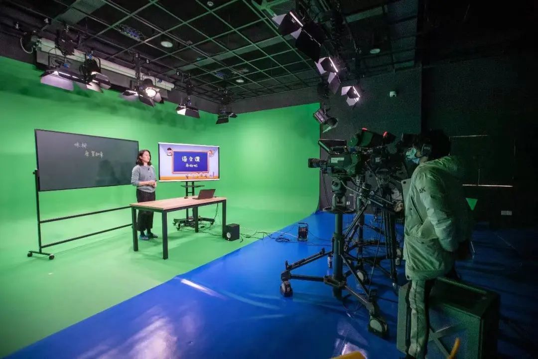 看望前方制播和技术团队工作人员