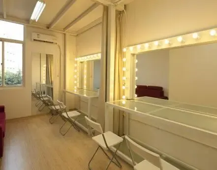 她即兴编了一段rap