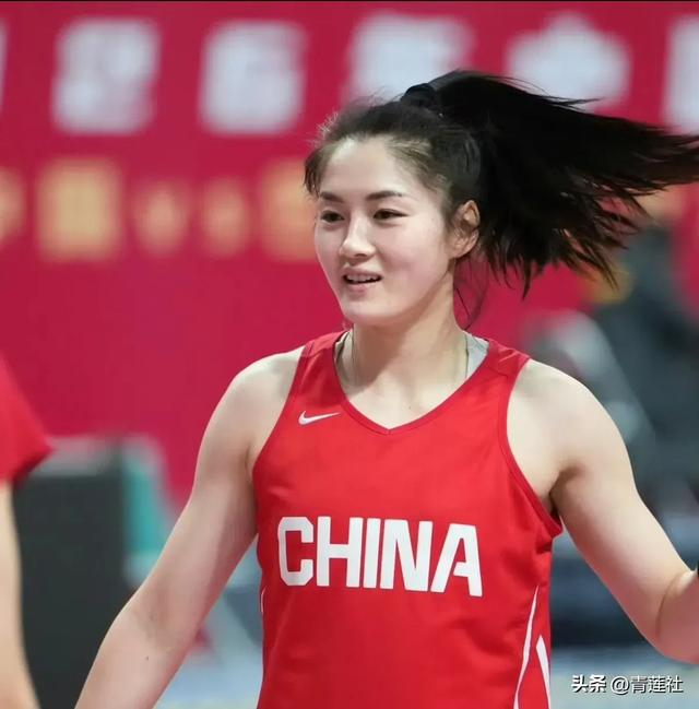 从英雄到罪人：张曼曼世