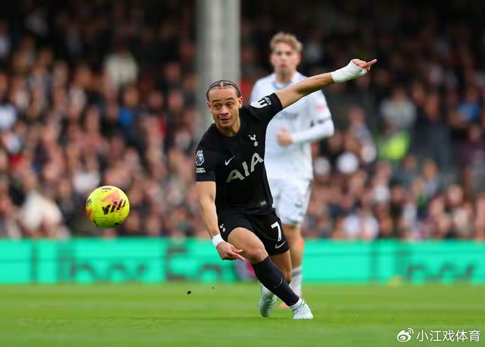 哈维·西蒙斯英超水土不服 6500万转会费恐成烫手