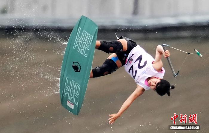 成都世运会女子尾波滑水徐露夺金