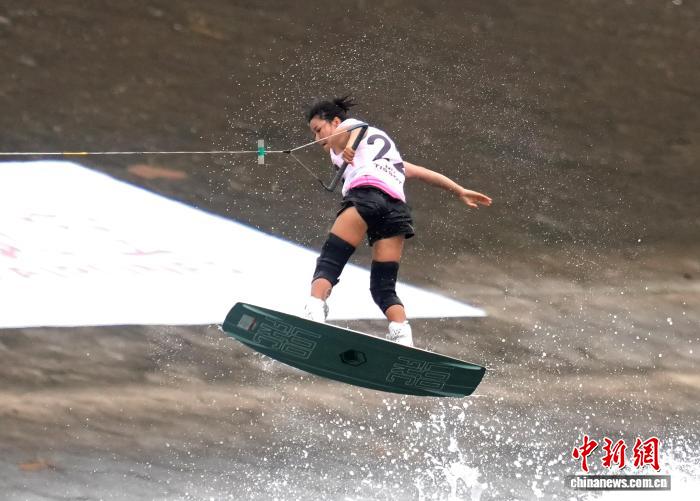成都世运会女子尾波滑水徐露夺金
