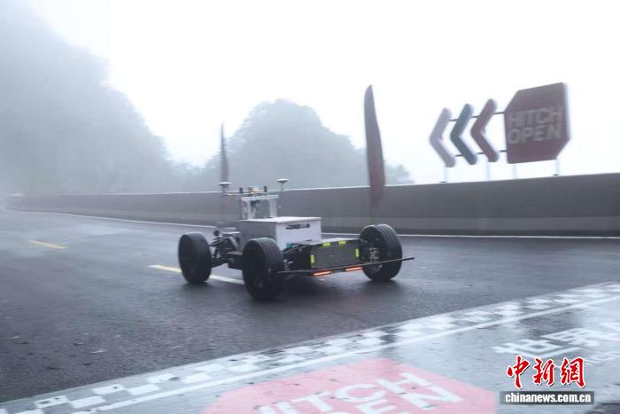 清华战队问鼎Hitch Open世界AI竞速赛 天门山赛