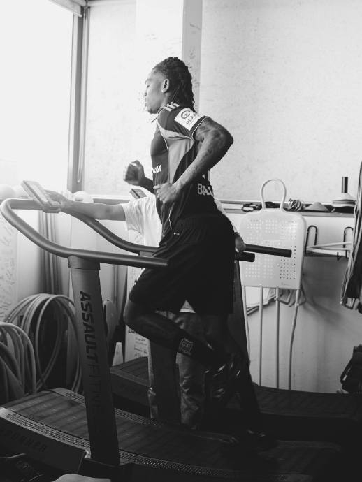 伊布公开称赞莱奥：最棒的你成就最棒的我