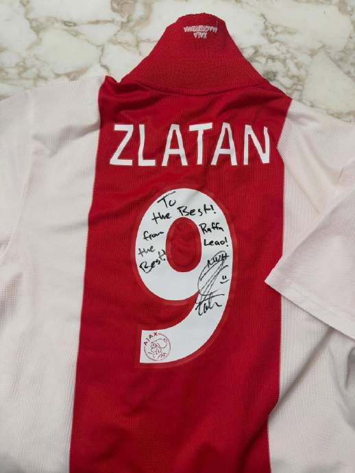 伊布公开称赞莱奥：最棒的你成就最棒的我